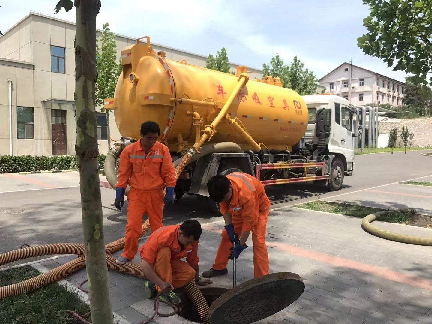 博厚镇化粪池清理与5-8吨吸粪车施工效率分析